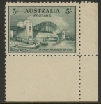 1932 Australia - SG.143  5/-  blue-green. Sydney Harbour Bridge.  U/M  (MNH) (mounted on margin only)