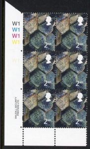 NI89  2nd  basalt. Cyld. W1 x 4    phos. W1 blue fluor   printed by Walsall U/M (MNH)