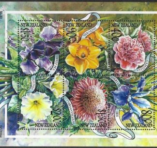 2001 New Zealand MS.2400 Garden Flowers mini sheet. U/M (MNH)