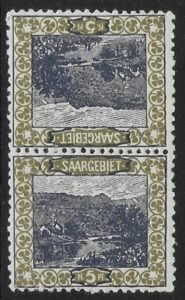 1921 SAAR SG.53a 5pf violet and olive 'tete beche' pair. U/M (MNH)