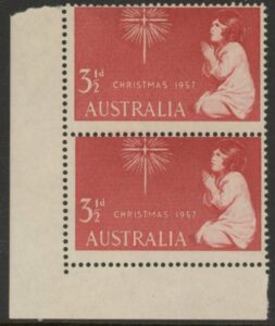 1957 Australia SG.298a 3½d scarlet Re Entry (bottom stamp) 'ISTMAS & TRALI' doubled. U/M (MNH)
