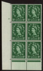 S27 (SG.563) 1½d Edward crown wmk.1st graphite Cyld.21 no dot perf E/P U/M (MNH)