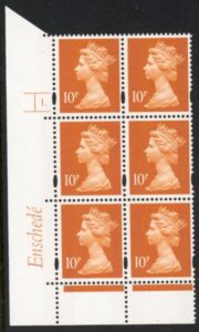 Y1676 (U195)  10p 2mm varnished bands. dull orange  Enschedé Cyl. 1 dot yellow fluor. perf RE2   PVA bluish. U/M (MNH)