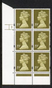 Y1682 (U263B)  19p CB bistre Harrison Cyl.3 no dot phos 41 blue fluor. U/M (MNH)